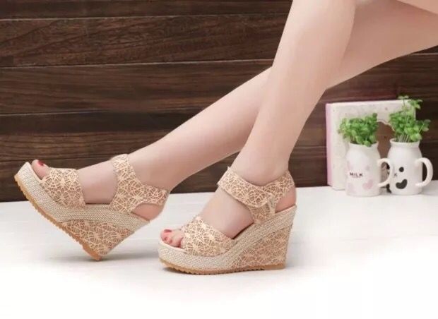  Flat bottom high heel sandals