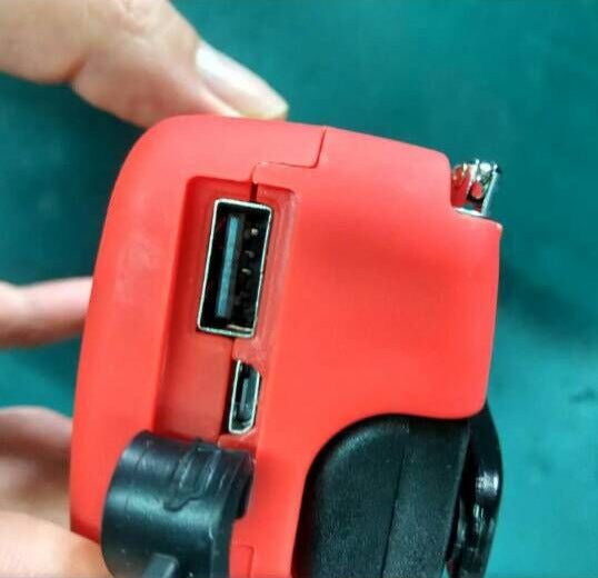  Solar hand crank USB charging radio flashlight